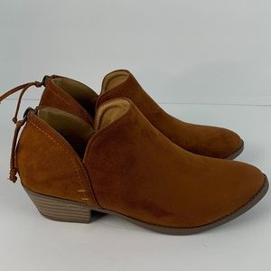 Dunes caramel (brown tones) faux suede ankle bootie size 6M